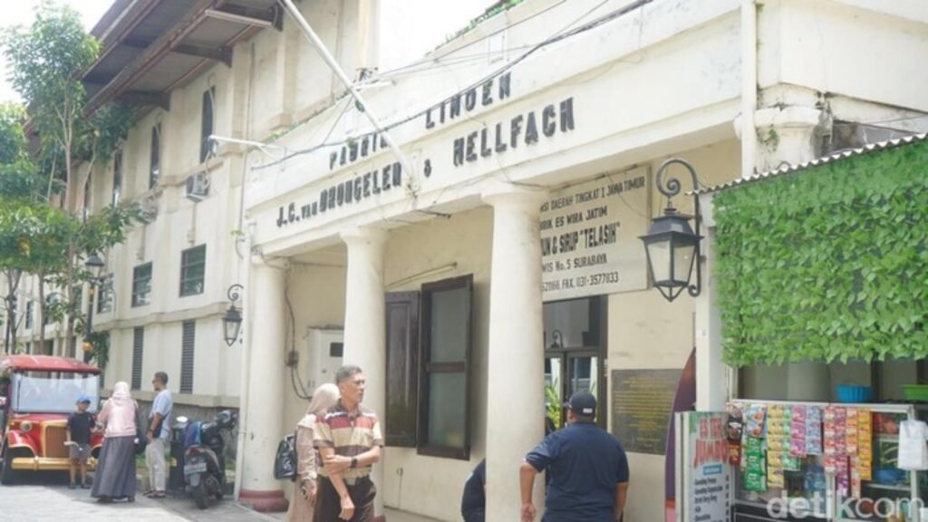 Berkunjung ke Pabrik Sirup Surabaya yang Diklaim Pertama di Indonesia